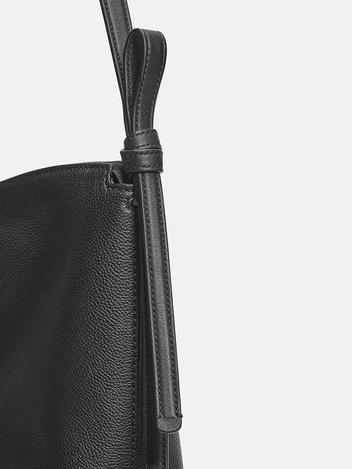 Loop Large Shoulder Bag, BLACK, hi-res image number 5